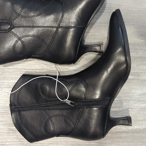 Universal Thread Black Jenson Memory Foam heeled Boots - Picture 2 of 4